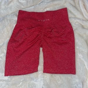 never worn - nvgtn “candy apple” pro seamless speckle shorts